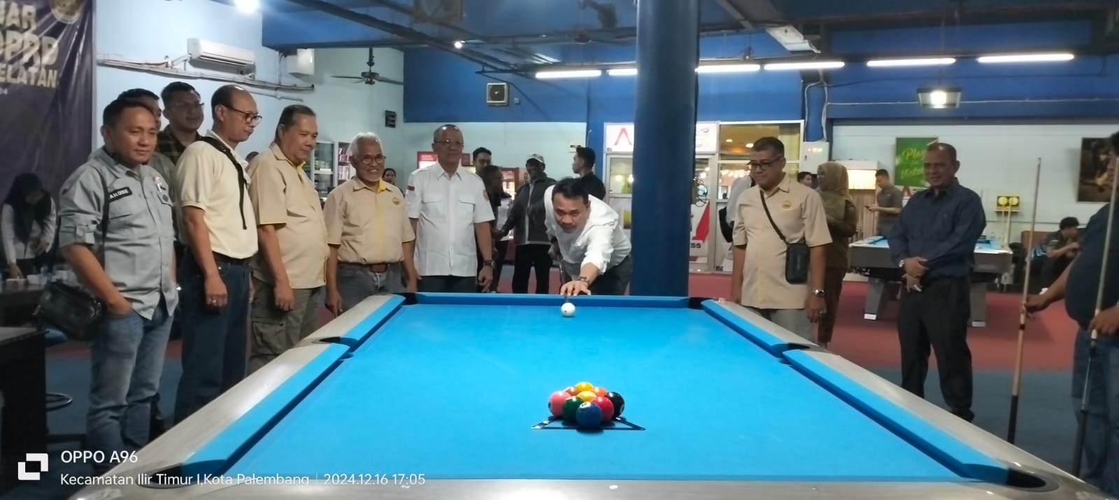 Ketua DPRD Sumsel, Andie Dinialdie, saat membuka kejuaraan biliar