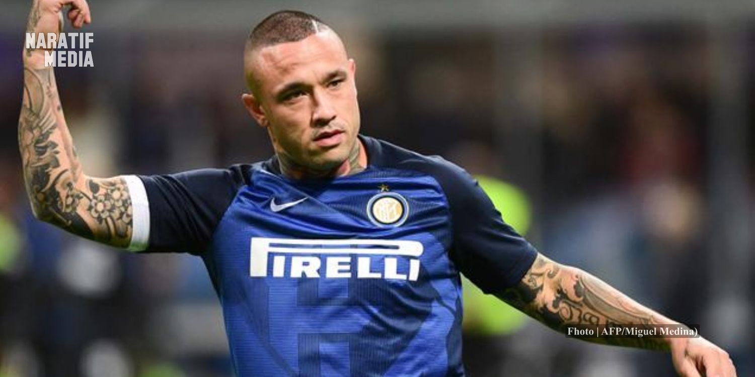 Mantan gelandang, Radja Nainggolan (Naratifmedia/AFP/Miguel Medina)