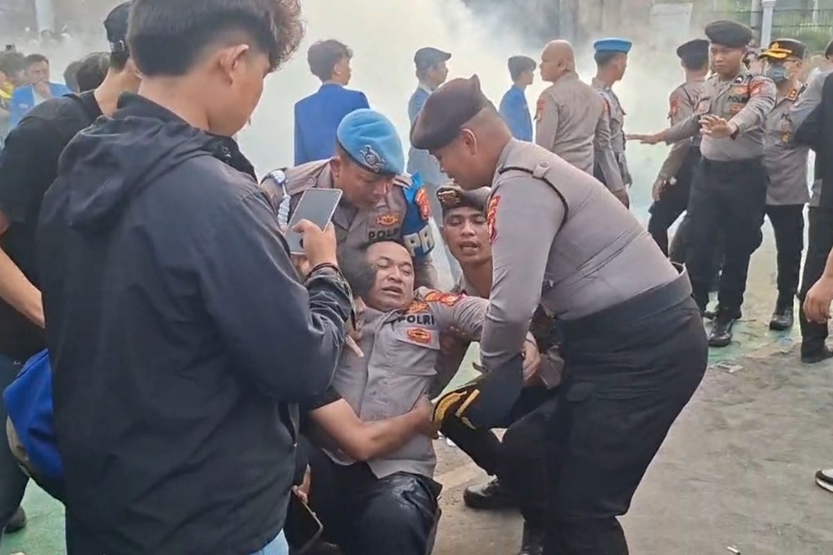 AKBP Adri Desas Furyanto Diduga Alami Patah Kaki Saat Amankan Demo di DPR RI