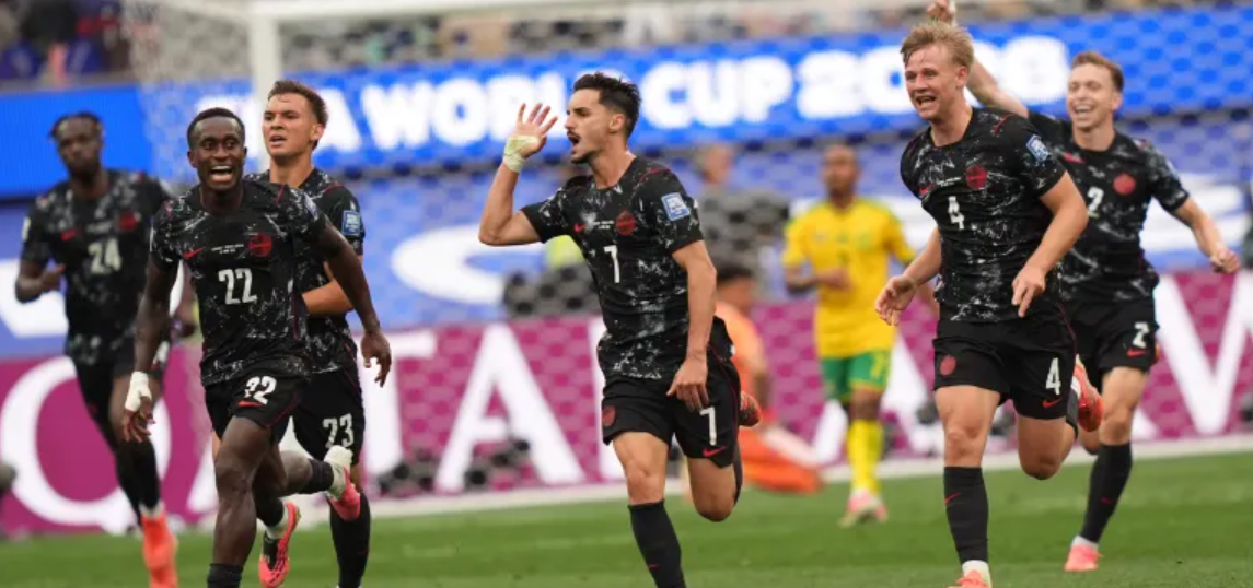 Stephen Eustaquio dari Kanada (tengah) merayakan setelah mencetak gol (Naratifmedia/Fifa)