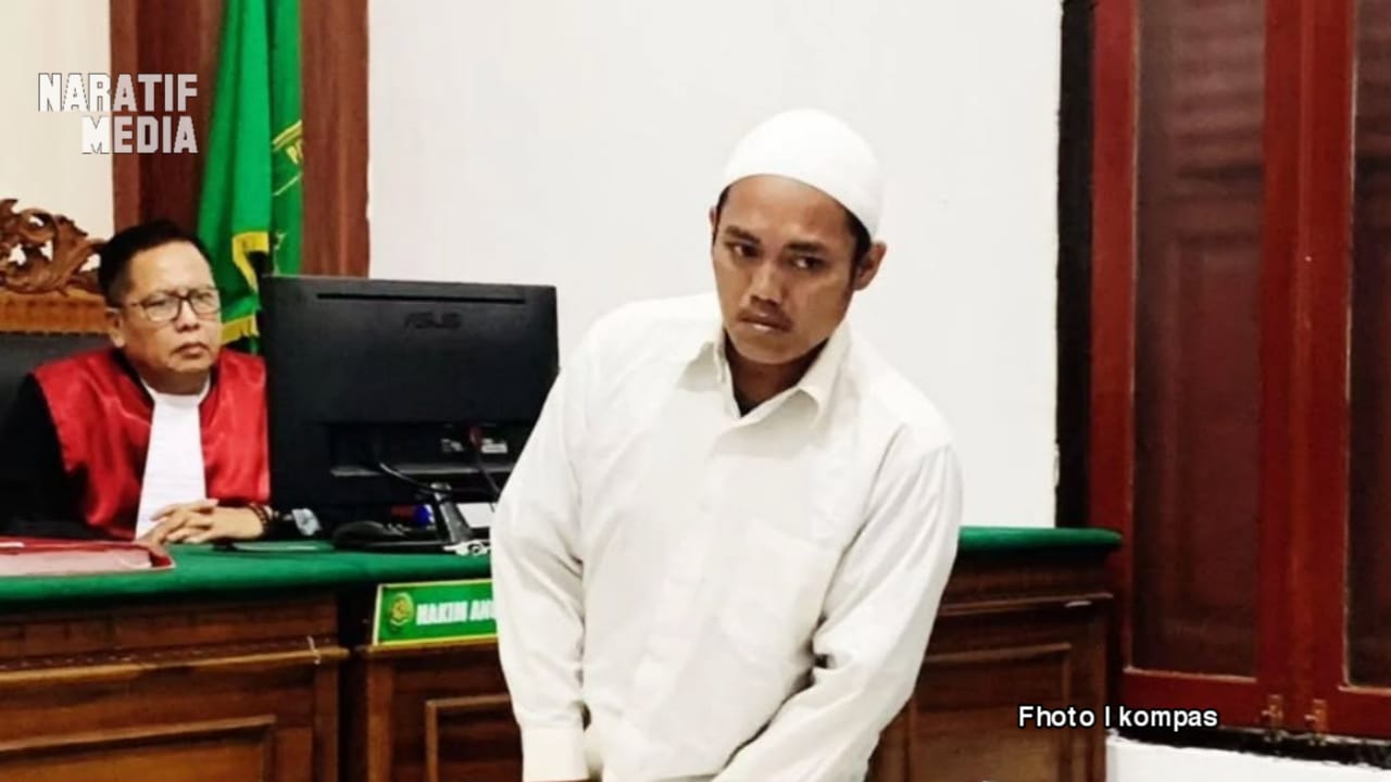 Pengadilan Negeri Surabaya menjatuhkan hukuman 4 bulan penjara kepada Moh Syifak