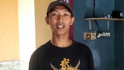 Seorang tukang cukur rambut di Bogor menjadi sorotan