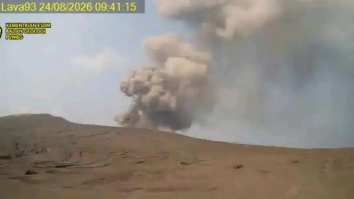 Gunung Anak Krakatau kembali menunjukkan aktivitas erupsi