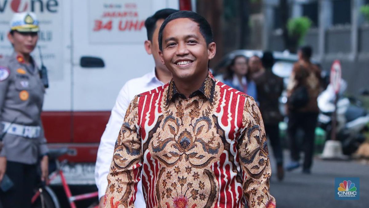 Dulu Ejek Anies soal Angin Tak Punya KTP, Kini Raja Juli Bilang Asap Tak Punya KTP