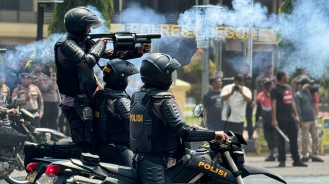 Polres Cilegon Latihan Pakai Gas Air Mata, Asapnya Diduga Masuk ke Sekolah dan Berdampak pada 19 Siswa