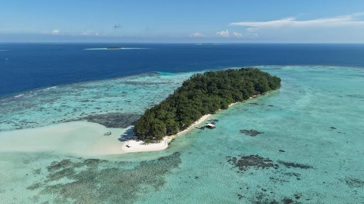 Karimunjawa, Surga Bahari di Jawa Tengah dengan Pantai Jernih dan Pulau Eksotis
